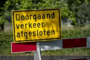 Wie lange ist Rasendünger haltbar? Haltbarkeit und richtige Lagerung von Rasendünger sowie Anzeichen für Qualitätsverlust